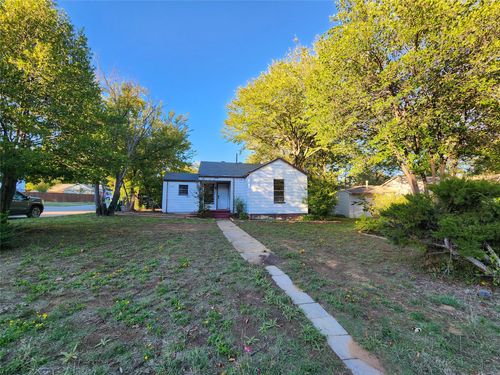 1516 Lindsey St, Denton, TX, 76205-6952 | Card Image