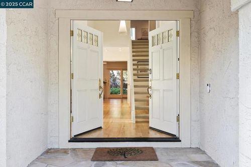 1555 Pebblebrook Ct, Walnut Creek, CA, 94596-6457 | Card Image