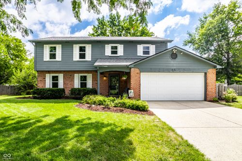 25 Village Pl, Zionsville, IN, 46077-3809 | Card Image