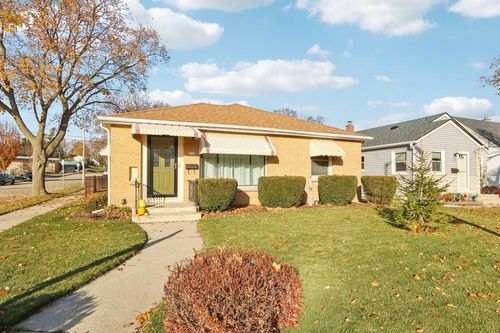 8734 W Becher St, West Allis, WI, 53227-1606 | Card Image