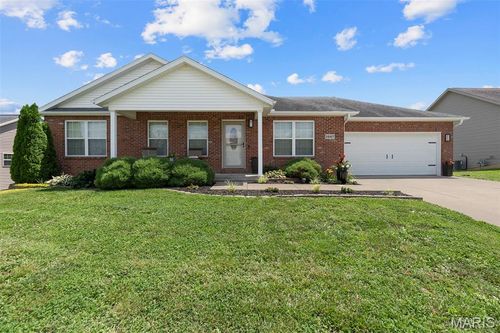 1647 Voyager Ct, Jackson, MO, 63755-8085 | Card Image