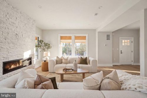 3740 Kanawha St Nw, WASHINGTON, DC, 20015-1875 | Card Image