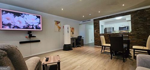 apt-316-2965 Pharr Court South Nw, Atlanta, GA, 30305-2136 | Card Image