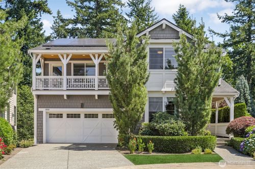 1059 Pine Crest Cir Ne, Issaquah, WA, 98029-7467 | Card Image