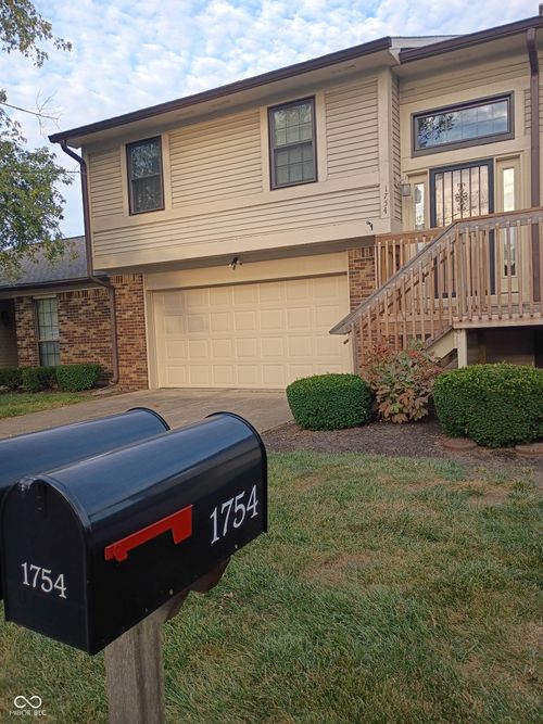 1754 Queensbridge Dr, Indianapolis, IN, 46219-2405 | Card Image
