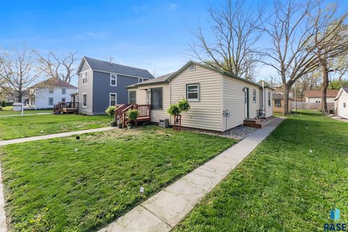 422 E 2nd St Street, Parker, SD, 57035 | Card Image