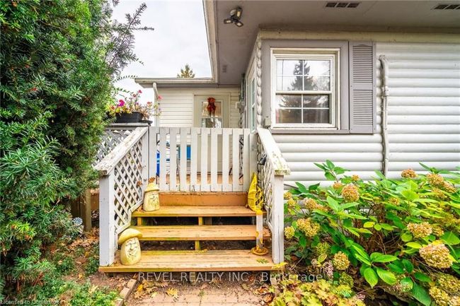 24 Lake Rd, House other with 2 bedrooms, 1 bathrooms and 2 parking in Selkirk ON | Image 6