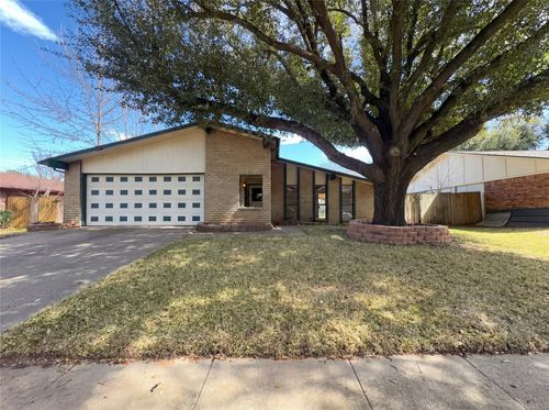 2623 Crestmoor Ct, Arlington, TX, 76016-1422 | Card Image