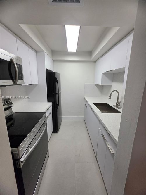 d105-7430 Sw 82nd St, Miami, FL, 33143-7321 | Card Image