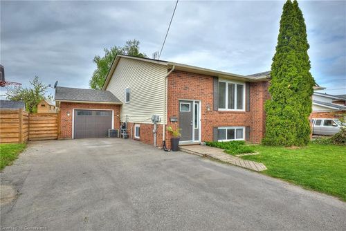3958 23rd St, Vineland, ON, L0R2C0 | Card Image