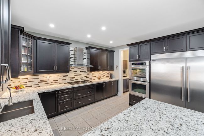 105 Royal Dr West, House other with 6 bedrooms, 5 bathrooms and 4 parking in Brampton ON | Image 11