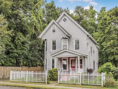 View of front facade with covered porch | Image 2