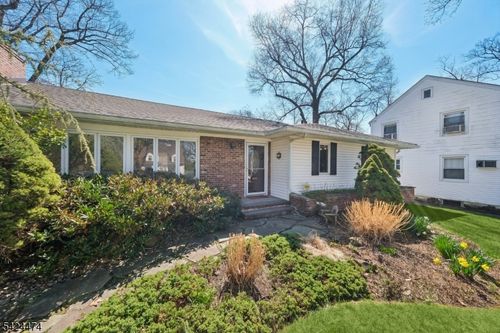 40 Birchwood Ave, West Orange, NJ, 07052-3130 | Card Image