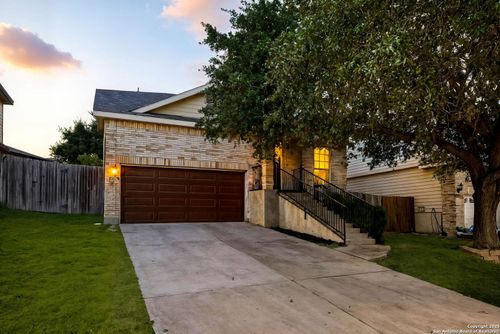 10611 Apple Spgs, Universal City, TX, 78148-4615 | Card Image