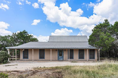130 Ranch Rd, Pipe Creek, TX, 78063-7279 | Card Image
