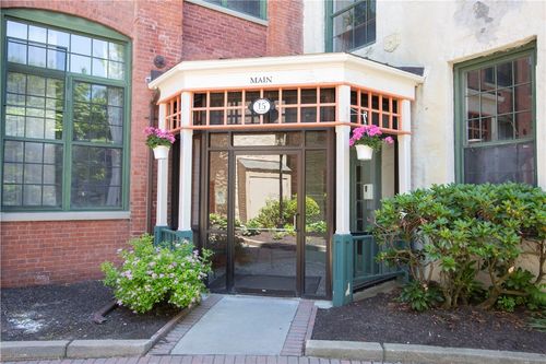 113-15 Higgins St, Smithfield, RI, 02917-4033 | Card Image
