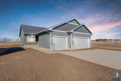 617 N Juniper St, Lennox, SD, 57039-2383 | Card Image