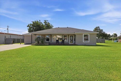 1111 Elgin Ave, Nederland, TX, 77627-3945 | Card Image