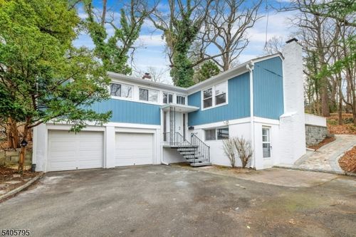 49 Pine Grove Rd, Berkeley Heights, NJ, 07922-1611 | Card Image