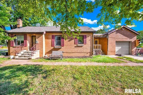 423 W Chestnut St, Chillicothe, IL, 61523-1526 | Card Image