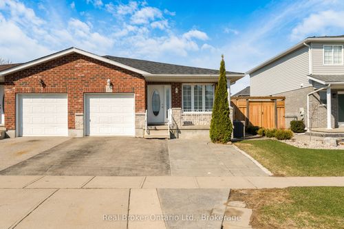 23 Mosser Dr, Cambridge, ON, N1P1J1 | Card Image