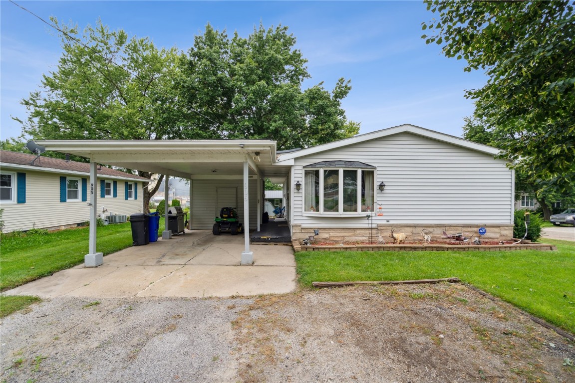 Park Ave, Center Point, IA 52213
