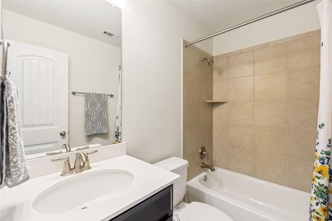 Guest bathroom | Image 8