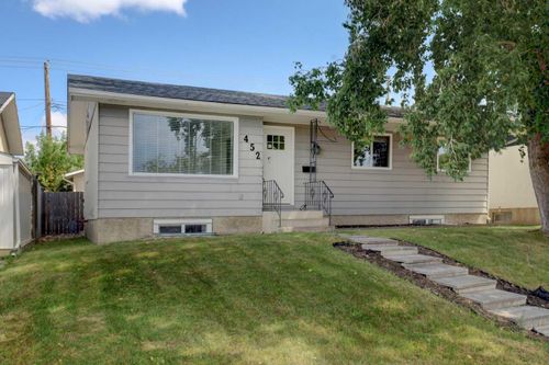 452 Queen Alexandra Way Se, Calgary, AB, T2J3P1 | Card Image