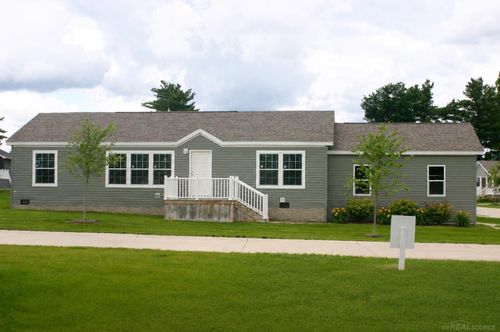 2776 Pine Lakes Dr W, Lapeer, MI, 48446-4507 | Card Image