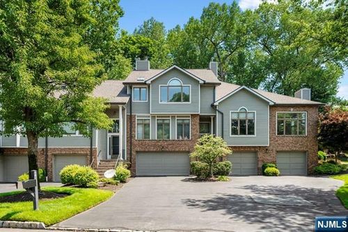 74 Lakeview Dr, Old Tappan, NJ, 07675-7065 | Card Image