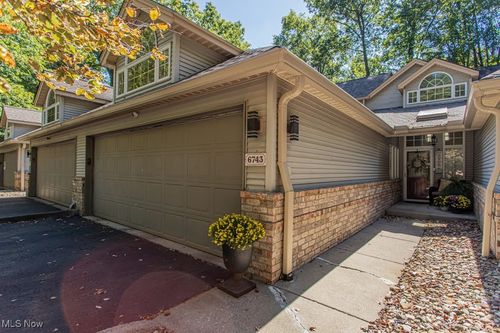 6743 Lockwood Blvd, Boardman, OH, 44512-3947 | Card Image