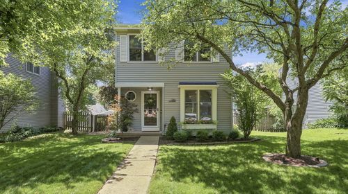 916 Britta Ln, Geneva, IL, 60134-3403 | Card Image