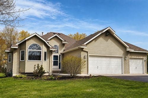 39 154th Ave Ne, Ham Lake, MN, 55304-5579 | Card Image
