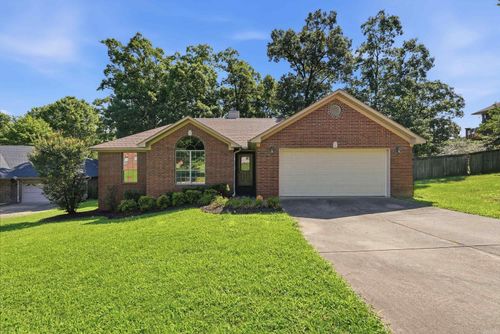 28 Hudson Bay Drive, Maumelle, AR, 72113 | Card Image