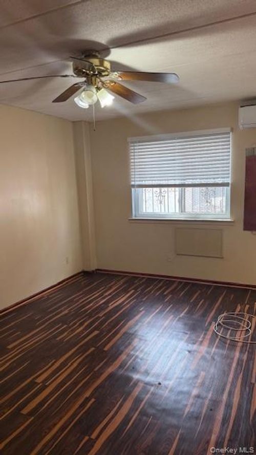 759 Thieriot Ave, Bronx, NY, 10473-2868 | Card Image