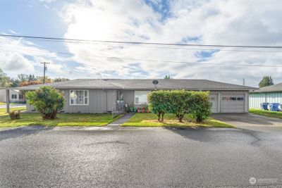 404 Lewis Street, Home with 0 bedrooms, 0 bathrooms and 4 parking in Kelso WA | Image 2