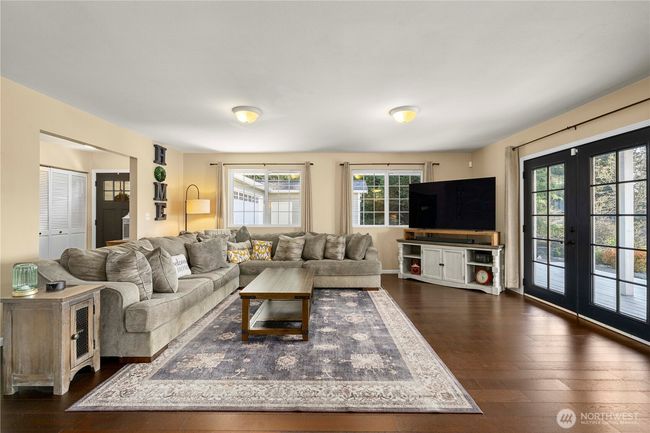 21010 Hobson Rd Se, House other with 3 bedrooms, 3 bathrooms and 7 parking in Yelm WA | Image 11