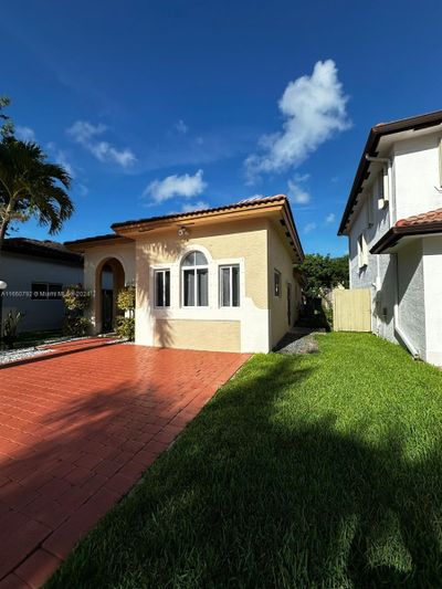 2542 Ne 41st Ter, House other with 3 bedrooms, 2 bathrooms and null parking in Homestead FL | Image 2