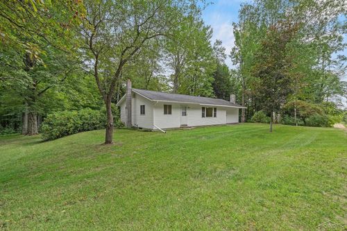 20686 Lakola Rd, Tustin, MI, 49688-8067 | Card Image