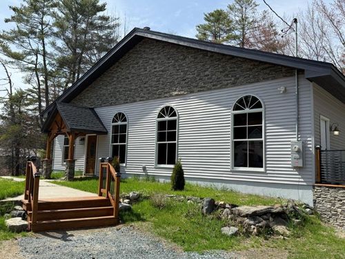 1011 Us Route 4, Canaan, NH, 03741-7886 | Card Image