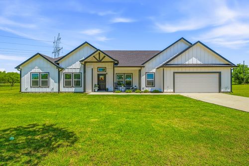 689 Dill Rd, Weatherford, TX, 76085-6717 | Card Image
