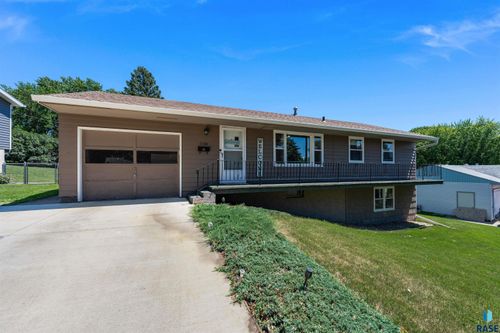 1108 S Laurie Dr Drive, Sioux Falls, SD, 57103 | Card Image