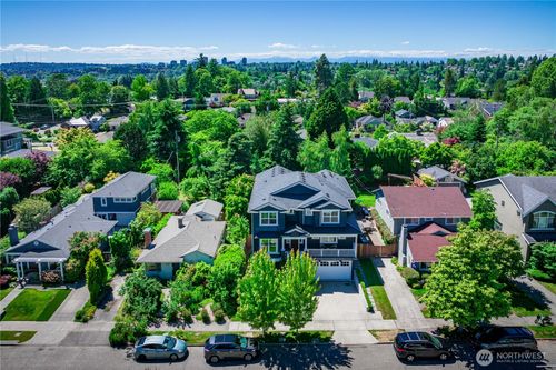 5027 48th Ave Ne, Seattle, WA, 98105-2928 | Card Image