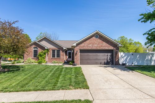 367 Primrose Ln, Avon, IN, 46123-7732 | Card Image