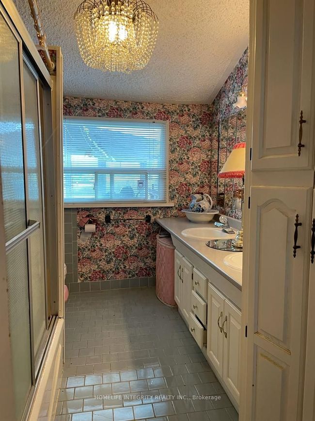 2434 County Rd 15, House other with 5 bedrooms, 2 bathrooms and 9 parking in Picton ON | Image 17