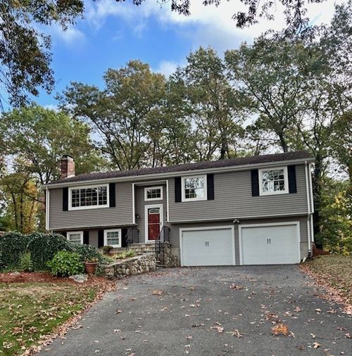 17 Stagecoach Dr, Ashland, MA, 01721-1841 | Card Image