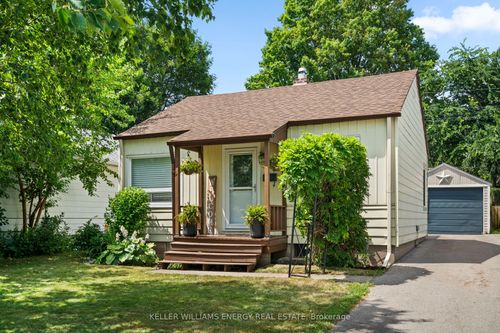 54 Cedar St, Ajax, ON, L1S1V3 | Card Image