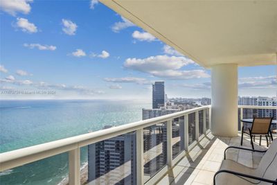 3304 - 1850 S Ocean Dr, Condo with 3 bedrooms, 3 bathrooms and null parking in Hallandale Beach FL | Image 1