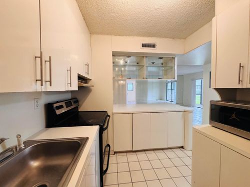 105-20681 Ne 4th Pl, Miami, FL, 33179-1867 | Card Image