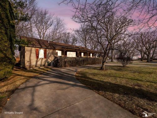 7988 Parkway Dr, Monroe, MI, 48161-4781 | Card Image